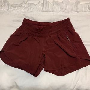 Lululemon tracker short size 6 NWOT